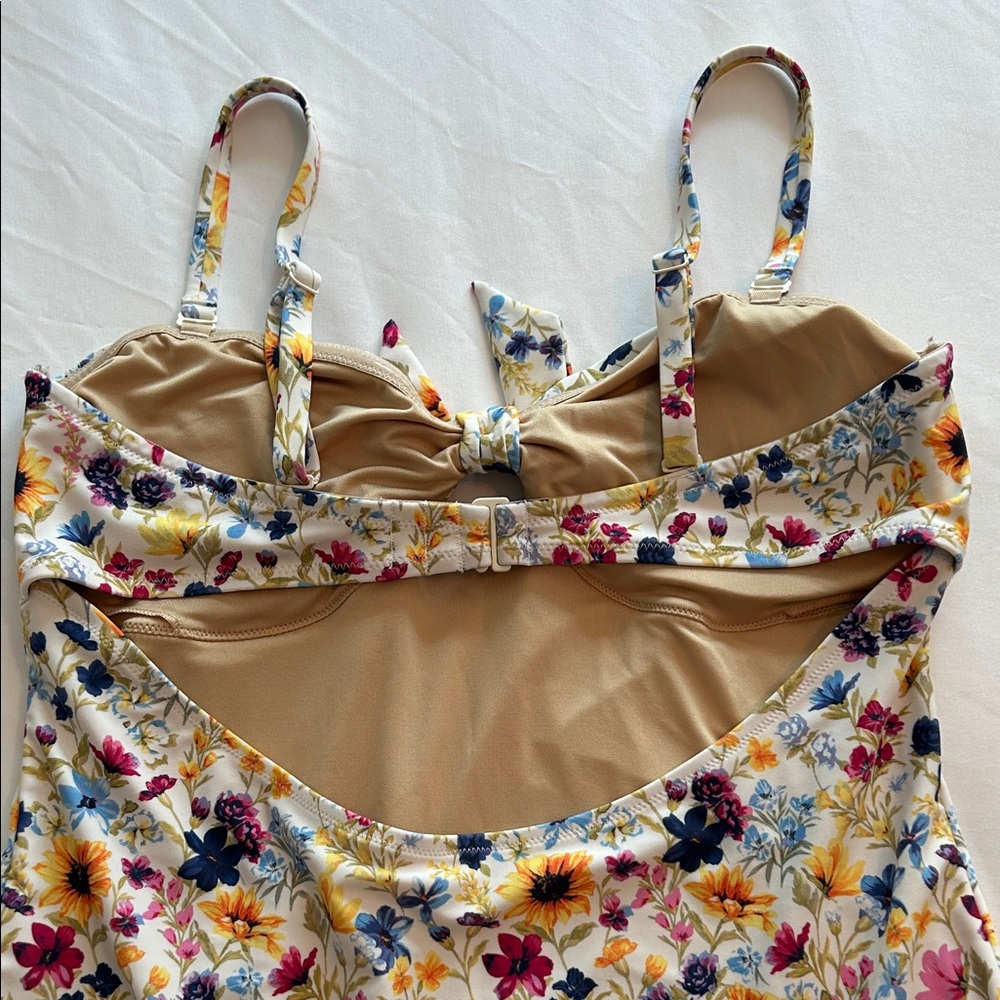 Old Navy Floral Trim Swimsuit - Picture 4 of 9